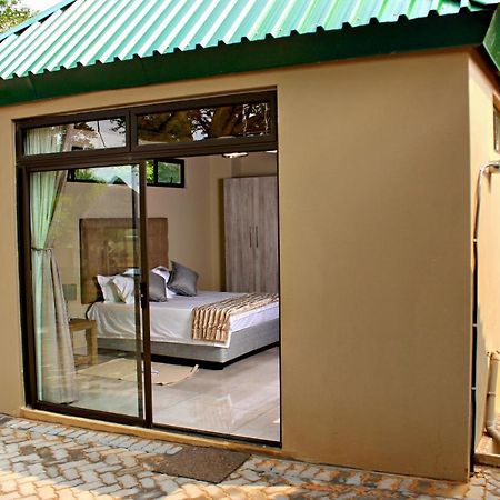 Zoe Bush Lodge Pretoria Bagian luar foto