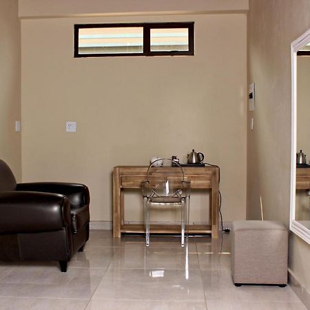 Zoe Bush Lodge Pretoria Bagian luar foto