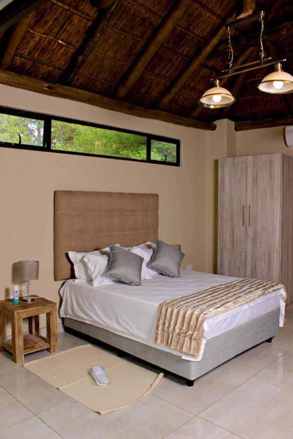Zoe Bush Lodge Pretoria Bagian luar foto